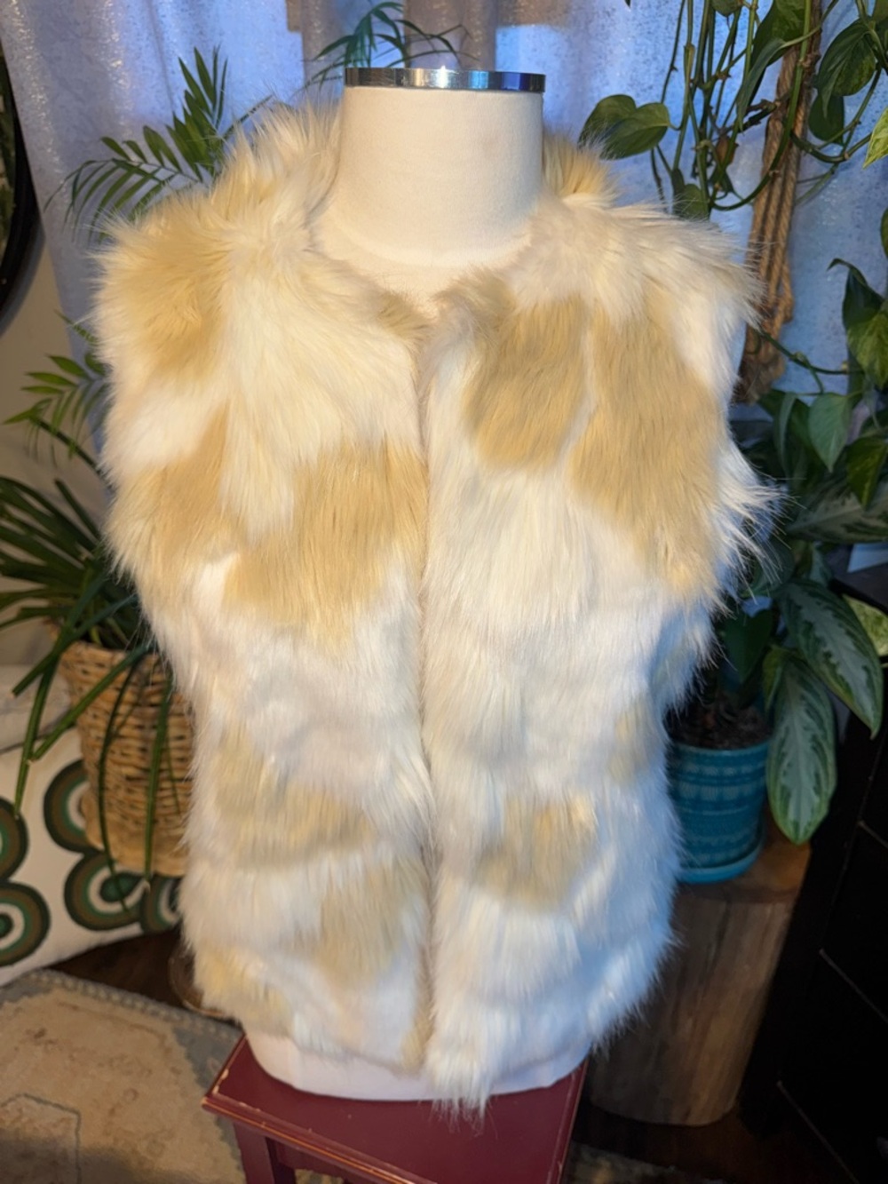 Y2K - INC International Concepts Cream & Light Tan Faux Fur Vest